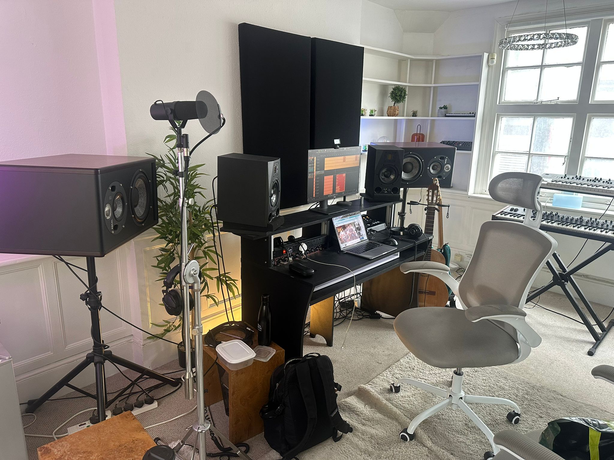 From capturing spontaneous ideas to producing release-ready music, the Piccadilly studio combines professional recording facilities with experienced engineering and production support. The room is ideal for vocal recording, songwriting sessions, production work and creative collaboration, helping artists develop their sound in a relaxed, inspiring environment.